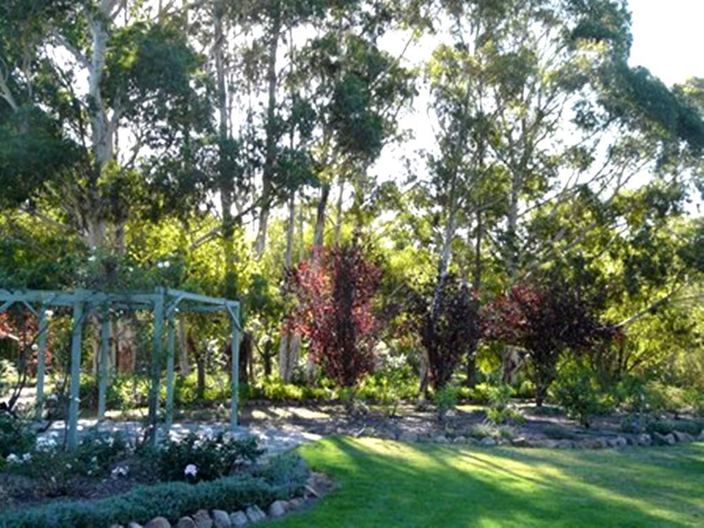 Granite Gardens Cottages & Lake Retreat Stanthorpe Exterior photo